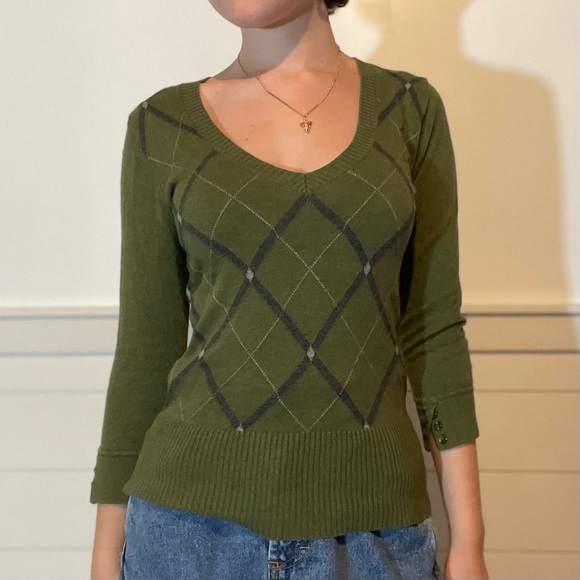 Smart Set Sweaters - Vintage green argyle v-neck